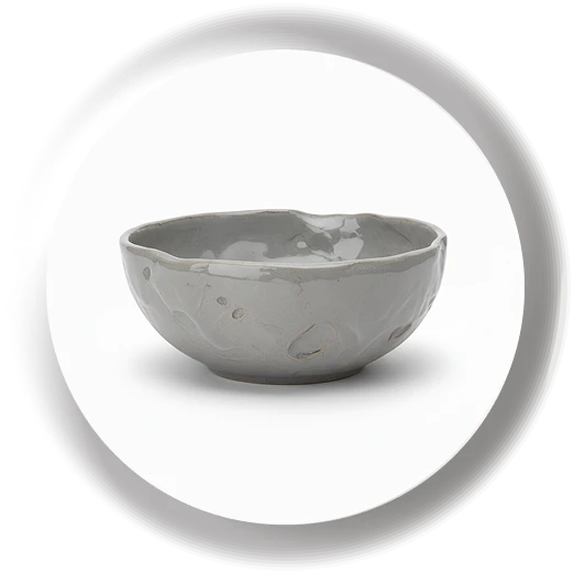 Glazing ceramics in the Prêt-à-Pot studio