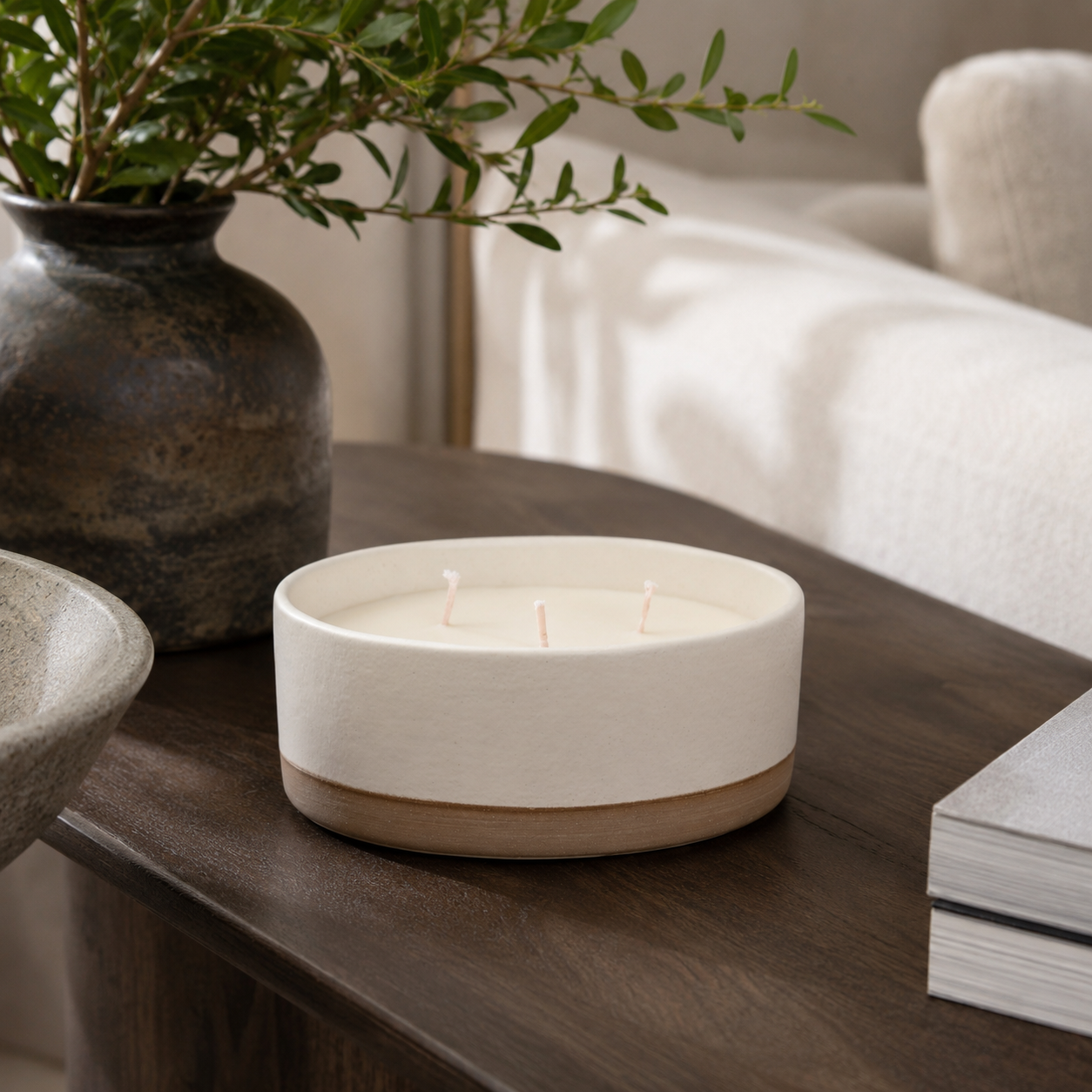 Handmade ceramic candle by Prêt-à-pot styled on a shelf