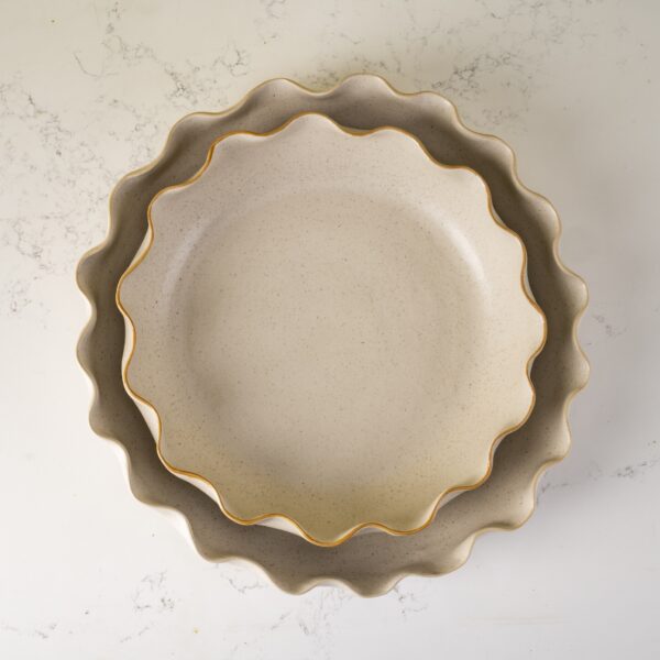 Acacia sml fluted edge toasted cream with caramel